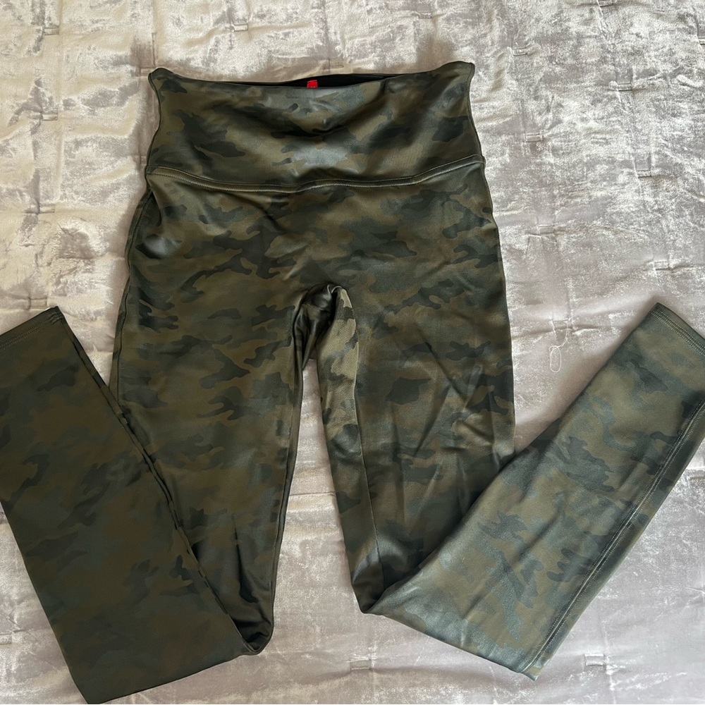 Athletic Leggings By Spanx In Camouflage Print, Size: M main image 0